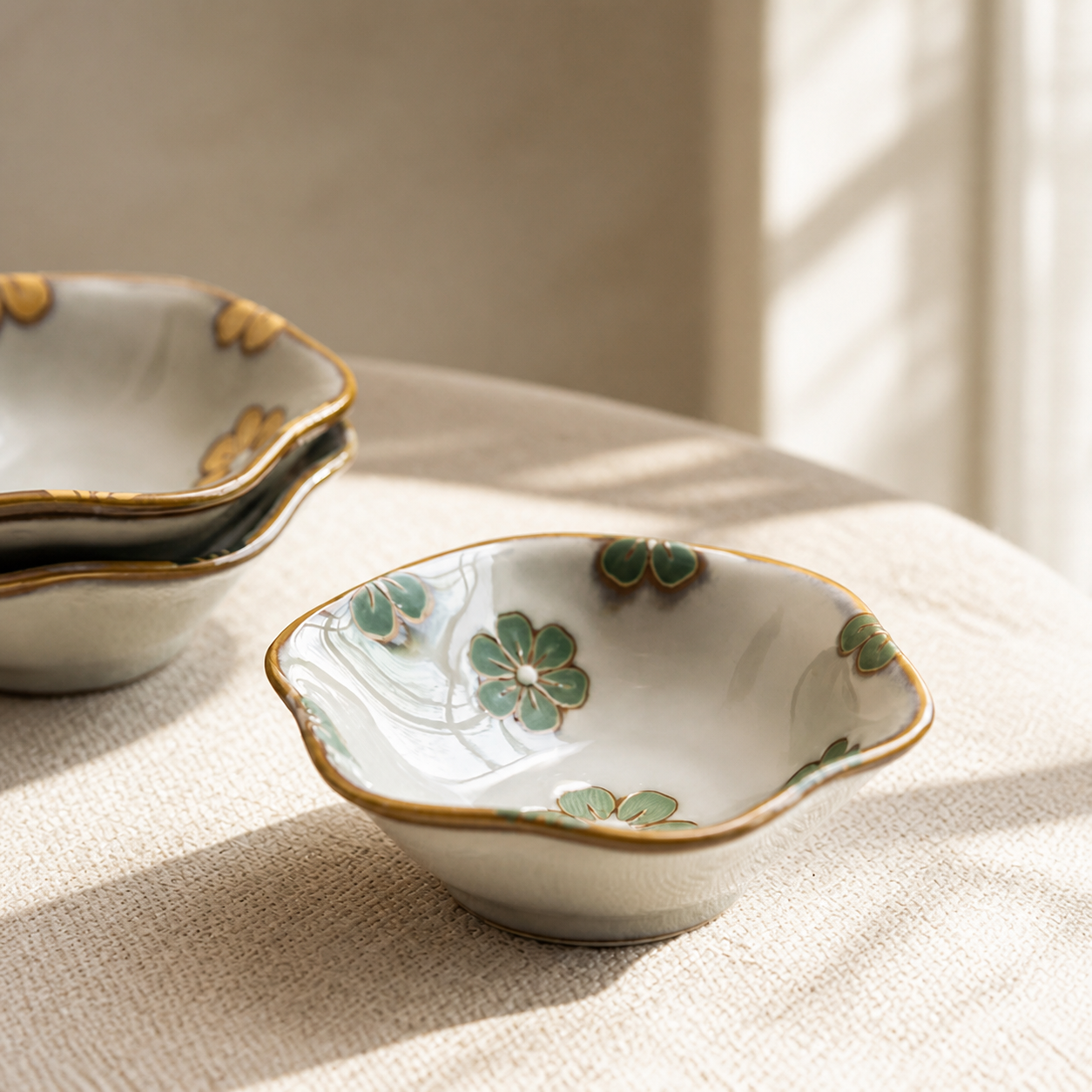 Japanese Floral Ceramic Dipping Dish – 4.3 Inch Small Sauce Bowl, Vintage Flower Condiment Plate for Soy Sauce & Appetizers