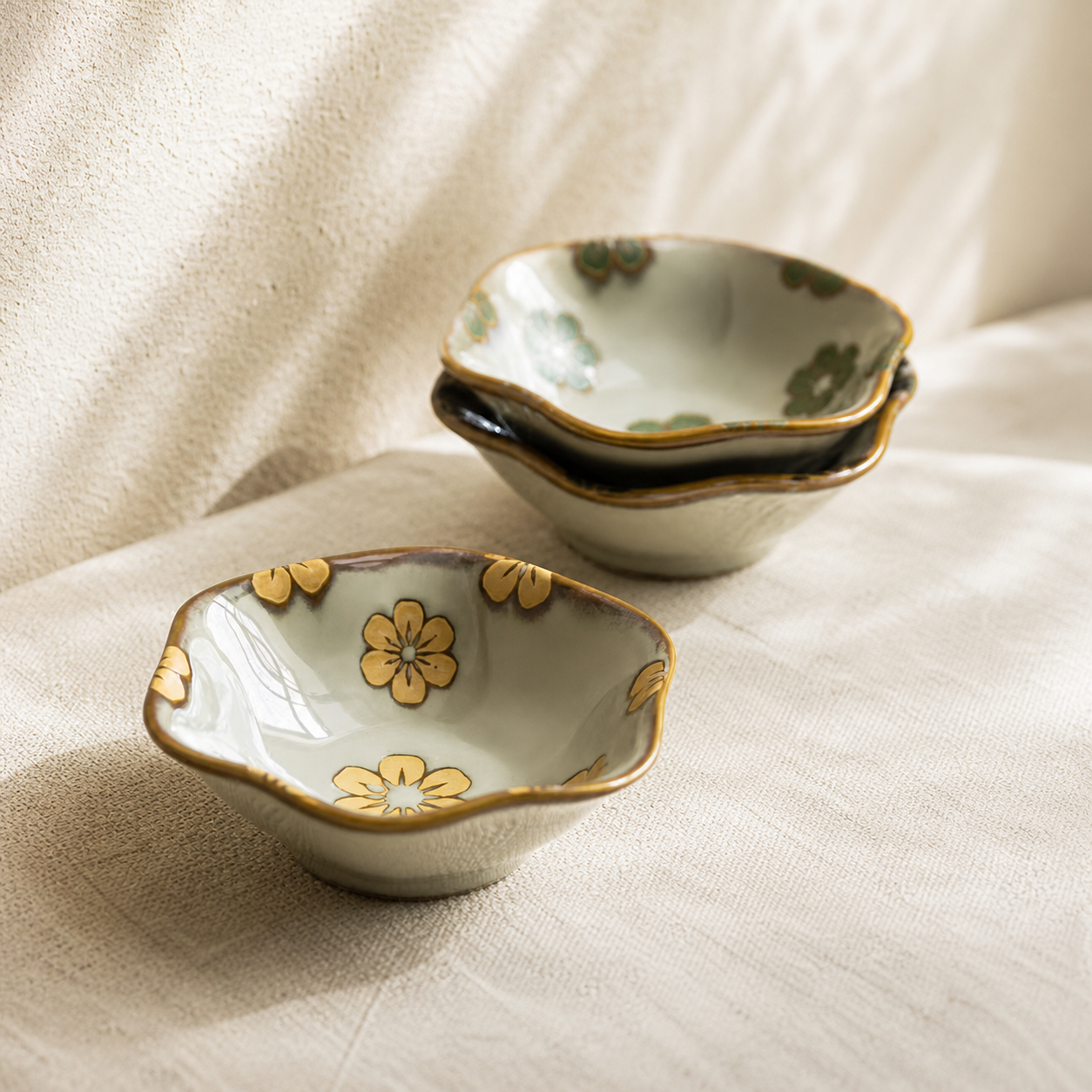 Japanese Floral Ceramic Dipping Dish – 4.3 Inch Small Sauce Bowl, Vintage Flower Condiment Plate for Soy Sauce & Appetizers